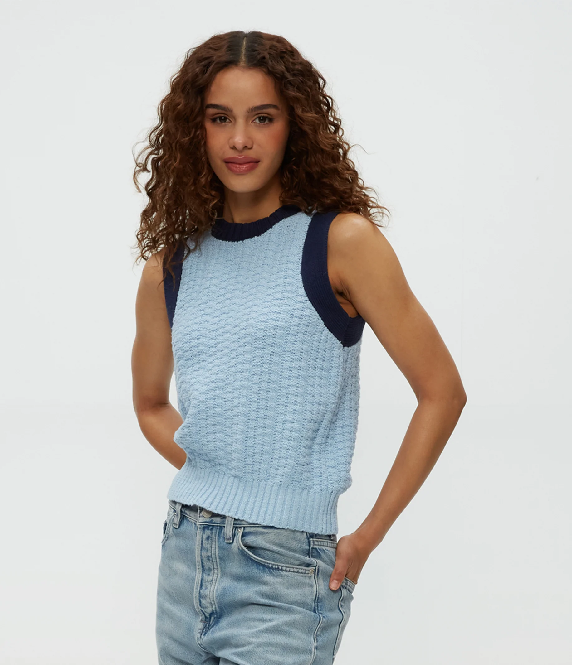 Sia Sleeveless Sweater - Image 11